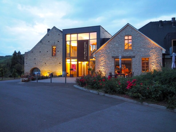 8 essential things to know before visiting a European wine region