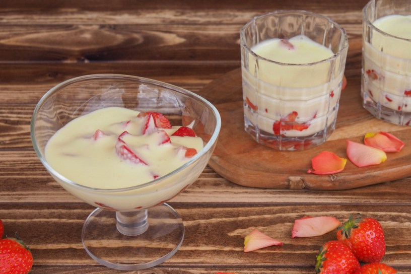 This Hugo-Zabaglione with Strawberries has everything to become your new favourite Italian dessert this Spring