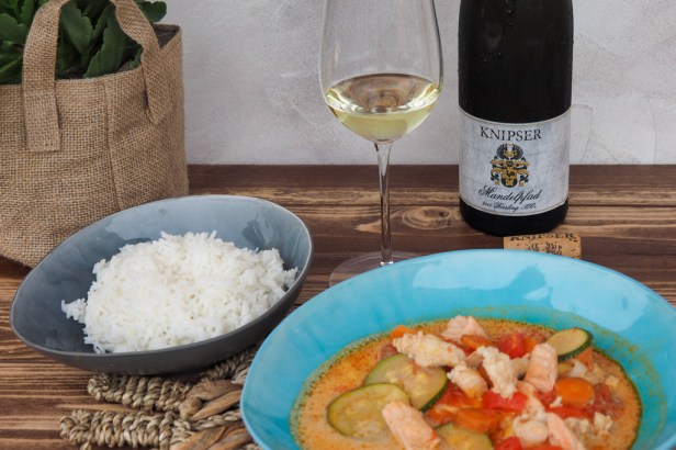 Knipser Riesling Mandelpfad, the perfect pairing for this flavourful Coconut Fish Curry