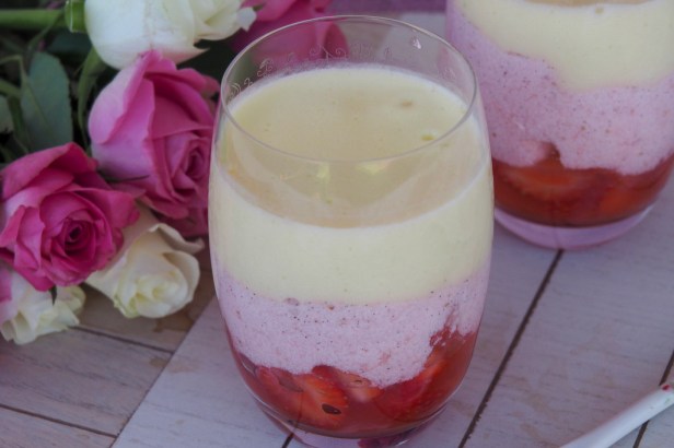 Easy Strawberry-Gin-Welf Pudding for summer