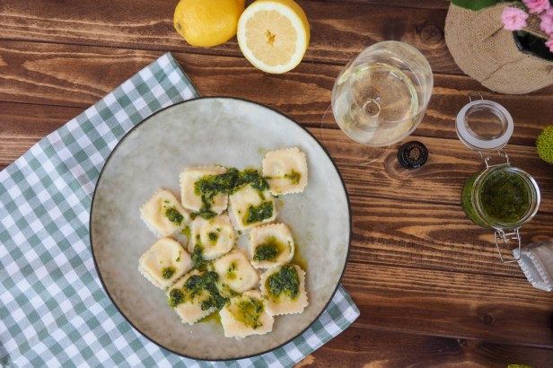 Easy homemade Lemon-Mascarpone Ravioli | Sauvignon Blanc