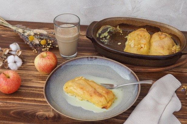 Baked Apple-Maultaschen with White Chocolate Sauce