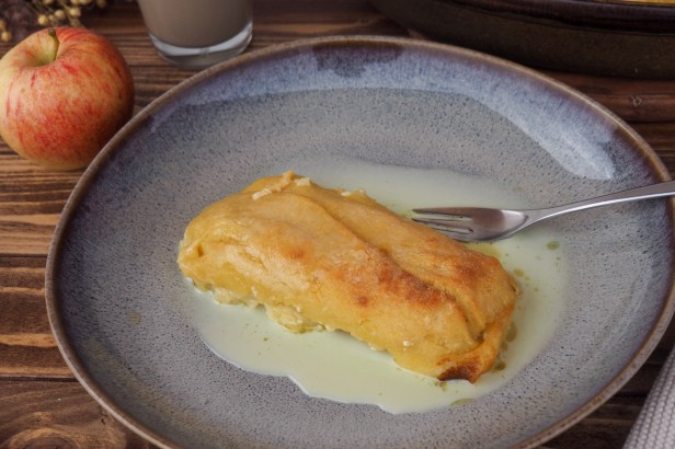 Baked Apple-Maultaschen with White Chocolate Sauce