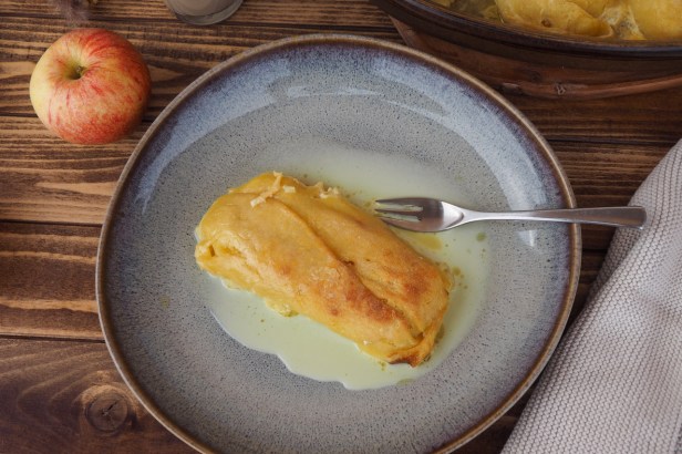 Baked Apple-Maultaschen with White Chocolate Sauce