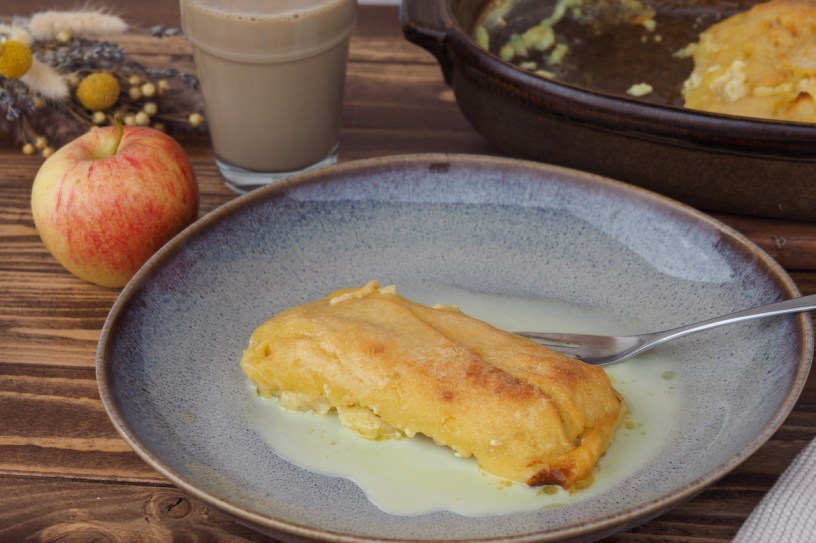 Baked Apple-Maultaschen with White Chocolate Sauce