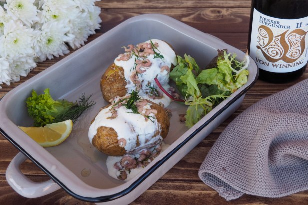 Baked Potato with North Sea Crab | Von Winning Weissburgunder