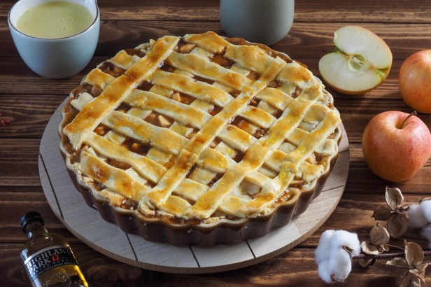 How to make the most delicious Whisky Spiked Caramelized Apple Pie