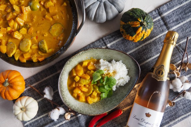A delicious creamy Pumpkin Coconut Curry | Crémant de Loire
