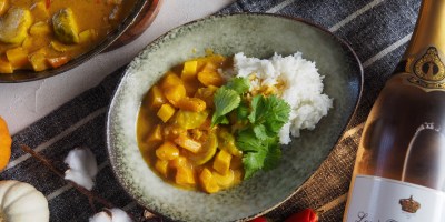 A delicious creamy Pumpkin Coconut Curry | Crémant de Loire