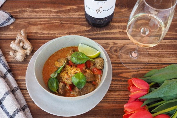 Coconut Milk Curry With Lamb | Fritz Waßmer Viogier Réserve 2018