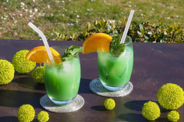 Leprechaun Cocktail: A Lucky Green Cocktail For St. Patrick’s Day