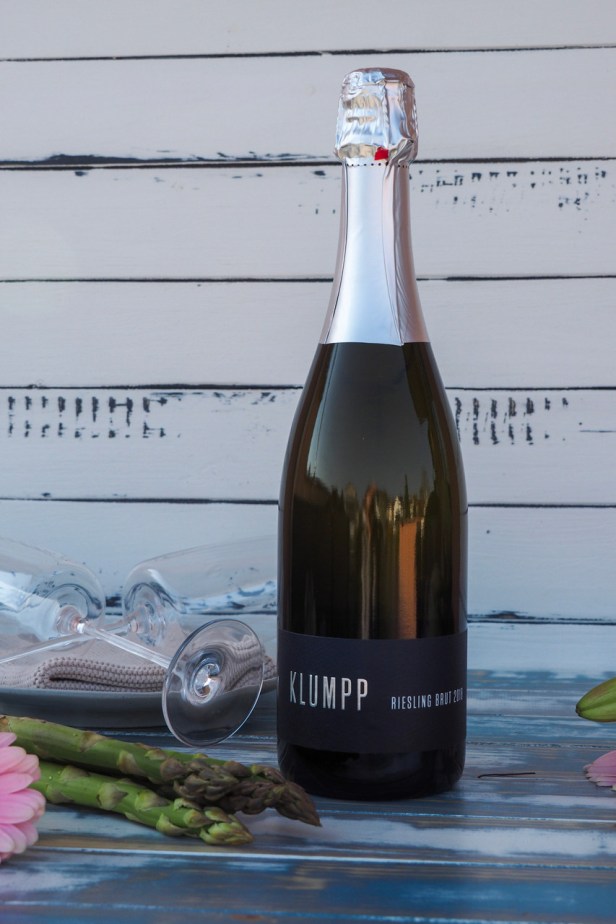 A Perfect Spring Aperitivo: Mini Asparagus Tarts | Klumpp Riesling Sekt Brut