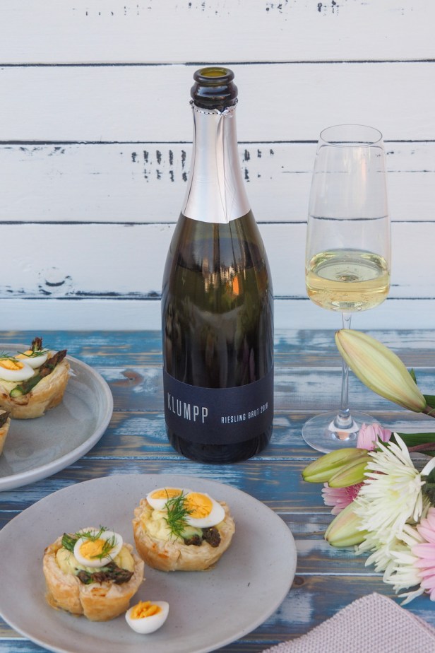 A Perfect Spring Aperitivo: Mini Asparagus Tarts | Klumpp Riesling Sekt Brut