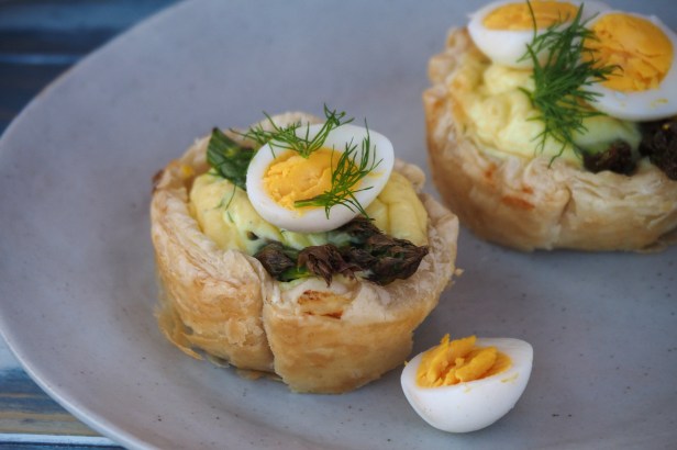 A Perfect Spring Aperitivo: Mini Asparagus Tarts | Klumpp Riesling Sekt Brut