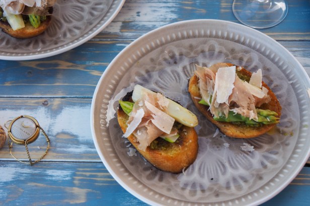 Celebrating Spring with German Winzersekt and Asparagus Crostini