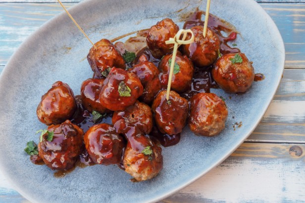 Barbecue Bourbon Meatballs: The Perfect Party Snack Celebrating Kentucky Derby