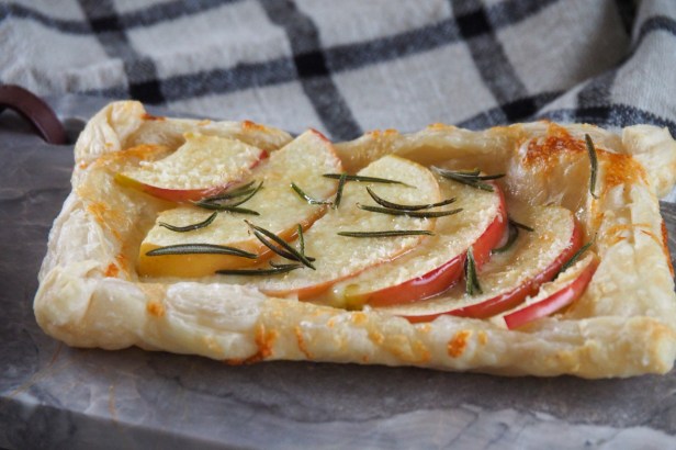 Quick Appetizer Recipe: Savoury Apple-Taleggio Puff Pastries