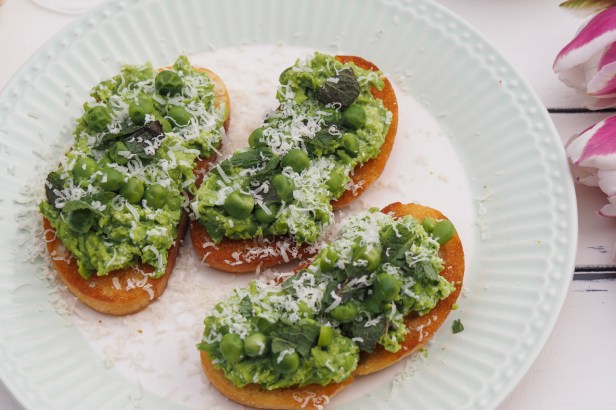 Spring Aperitivo: Pea Bruschetta (Crostini)