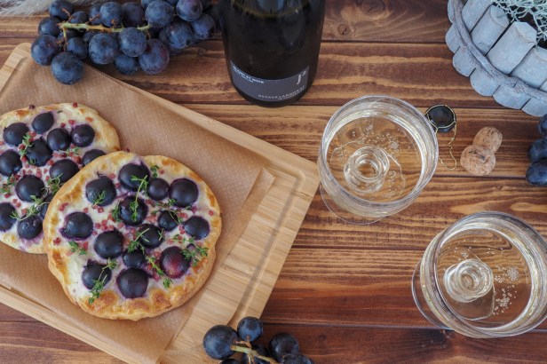 Aperitivo Time | Grape Pizza & Blanc et Noir Brut Nature Becker Landgraf
