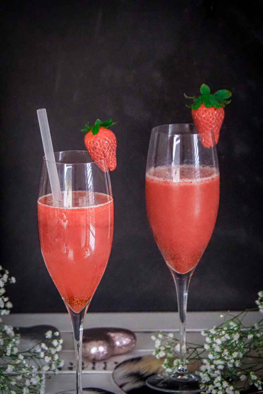 Công Thức Strawberry Bellini Ngọt Ngào Cho Lễ Tình Nhân