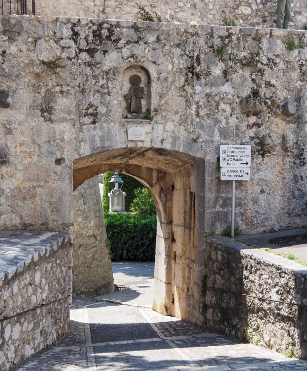 Visiting Saint Paul de Vence, the medieval artists village on the French Riviera
