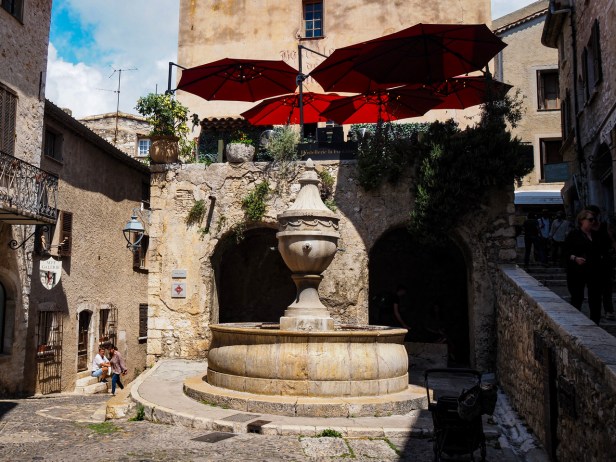Visiting Saint Paul de Vence, the medieval artists village on the French Riviera