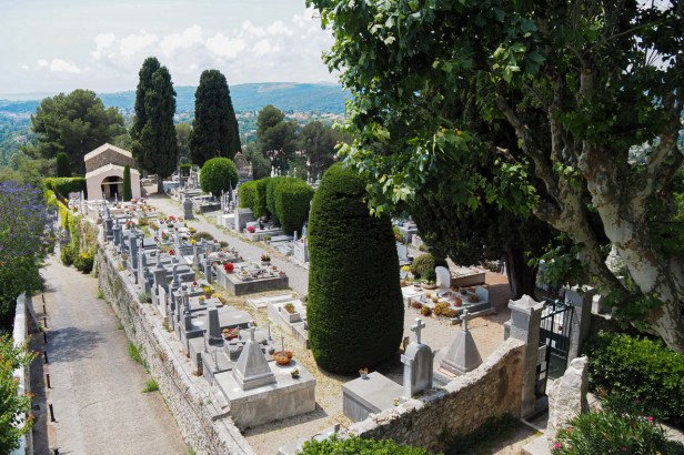 Visiting Saint Paul de Vence, the medieval artists village on the French Riviera